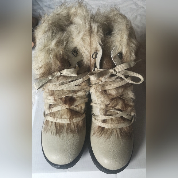 Ankle boots. - Picture 3 of 8